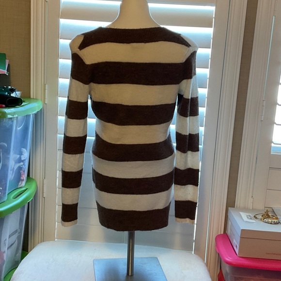 Love Rocks Brown and White V-Neck Sweater - Picture 3 of 6